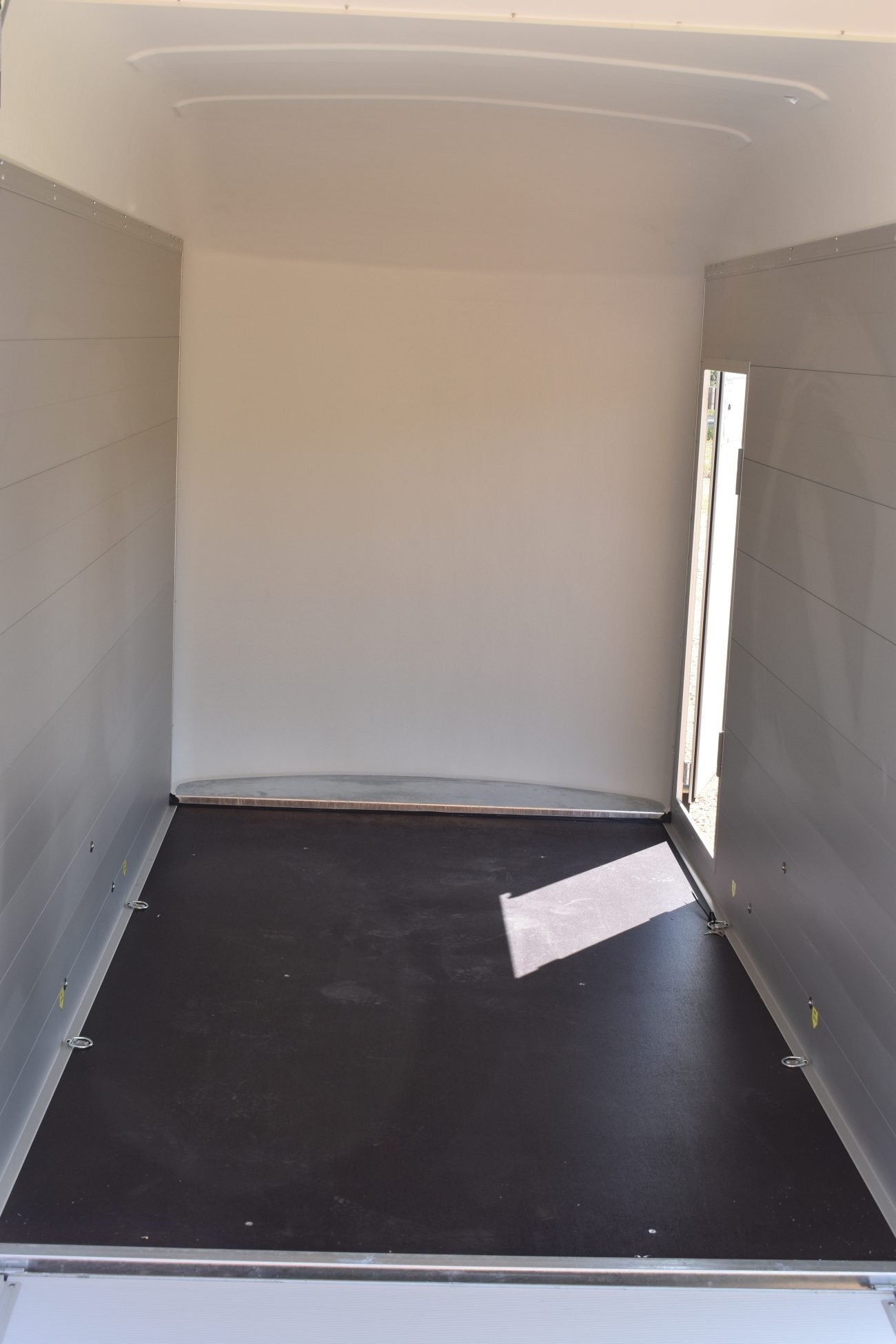 Fourgon Roadster C300 alu – PTAC 750 à 1300 kg