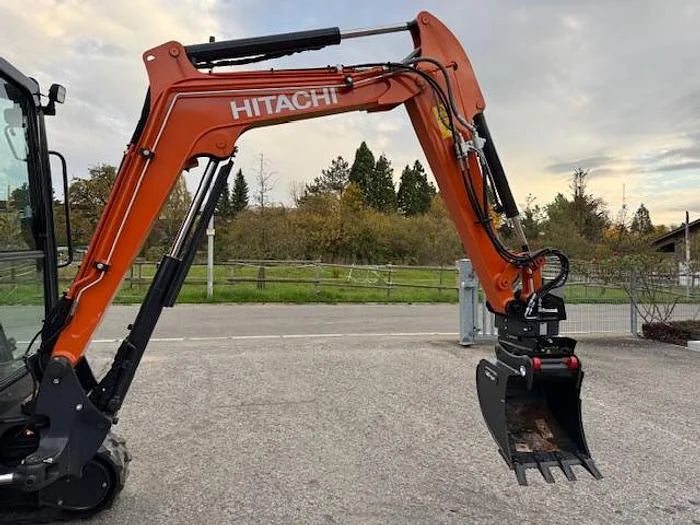 Mini-pelle Hitachi ZX26U-6-2t7