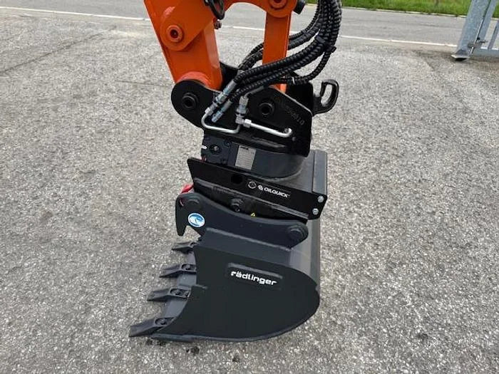 Mini-pelle Hitachi ZX26U-6-2t7