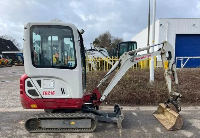 Mini-pelle Takeuchi TB216