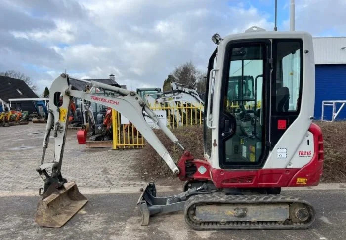 Mini-pelle Takeuchi TB216