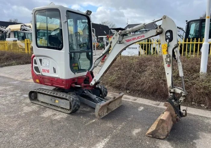 Mini-pelle Takeuchi TB216